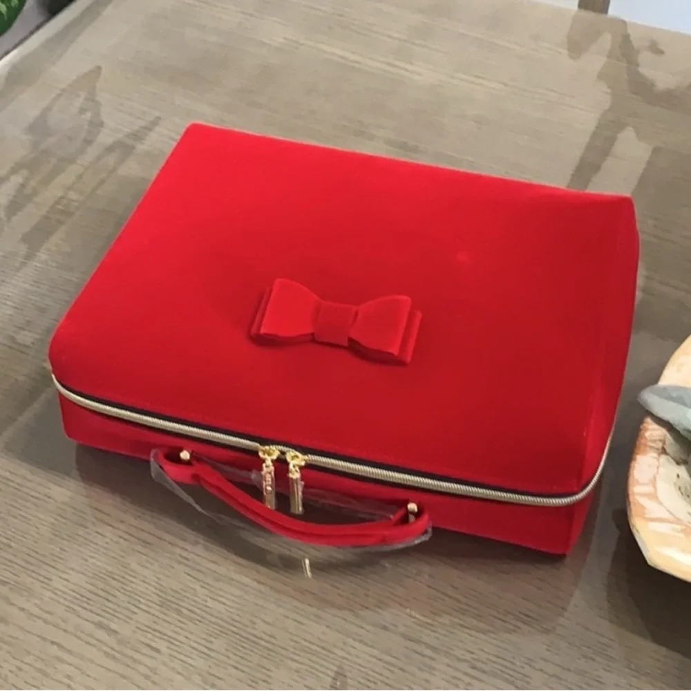 Estée Lauder’s Red-Retired Limited Edition Travel~Lingerie~Cosmetics Bag/Case🌿🆕🌿